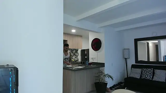 Snapshot of tony_muscle chatting on 02-24-25, 10:36 tony muscle online show from 02-24-25, 10:36