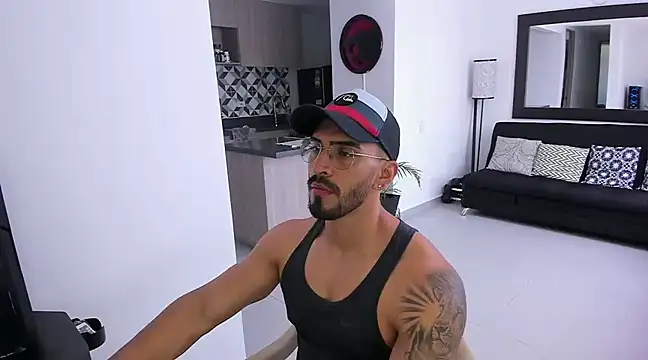 Snapshot of tony_muscle chatting on 03-09-25, 05:17 tony muscle online show from 03-09-25, 05:17