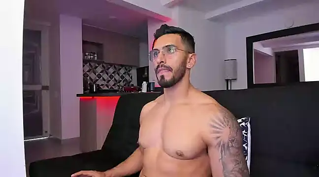 Snapshot of tony_muscle chatting on 03-14-25, 02:42 tony muscle online show from 03-14-25, 02:42