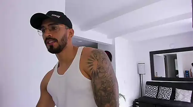 Snapshot of tony_muscle chatting on 03-16-25, 04:12 tony muscle online show from 03-16-25, 04:12