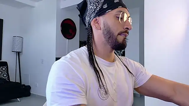 Snapshot of tony_muscle chatting on 09-08-25, 09:14 tony muscle online show from 09-08-25, 09:14