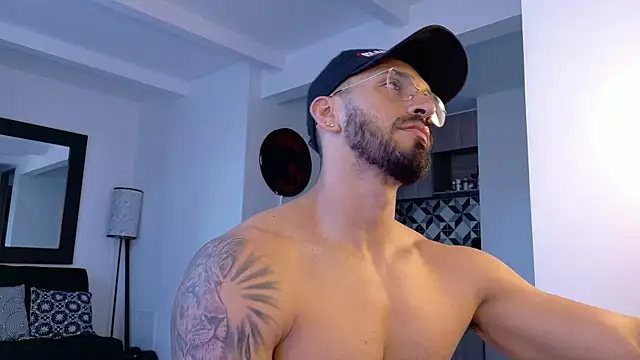 Snapshot of tony_muscle chatting on 09-20-25, 10:00 tony muscle online show from 09-20-25, 10:00