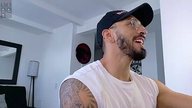 Snapshot of tony_muscle chatting on 09-22-25, 09:06 tony muscle online show from 09-22-25, 09:06