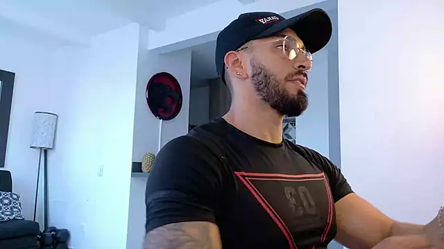 Snapshot of tony_muscle chatting on 10-02-25, 09:55 tony muscle online show from 10-02-25, 09:55