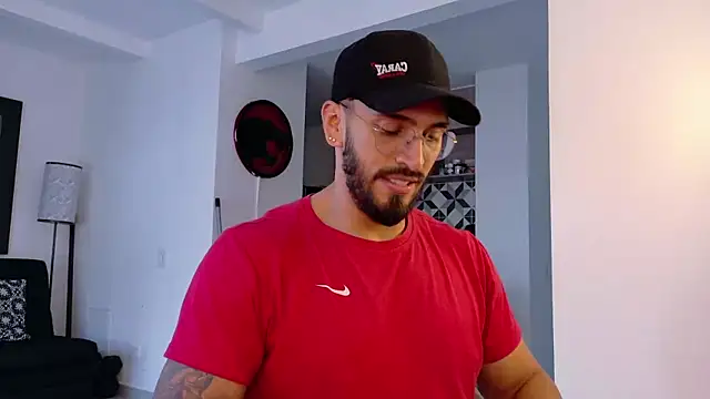 Snapshot of tony_muscle chatting on 10-06-25, 10:07 tony muscle online show from 10-06-25, 10:07