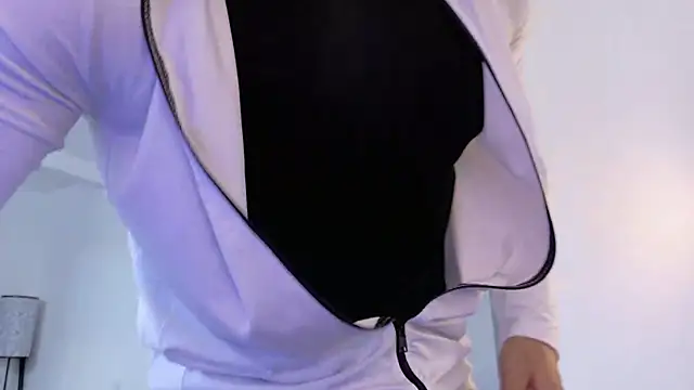 Snapshot of tony_muscle chatting on 10-29-25, 07:59 tony muscle online show from 10-29-25, 07:59