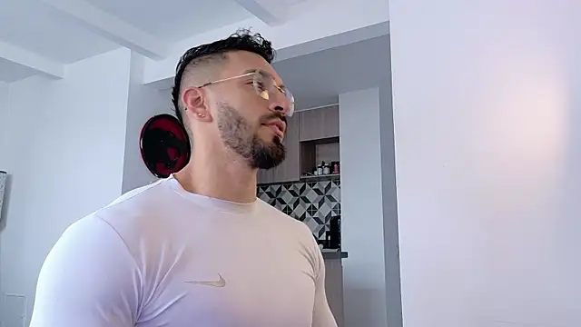 Snapshot of tony_muscle chatting on 10-31-25, 05:03 tony muscle online show from 10-31-25, 05:03