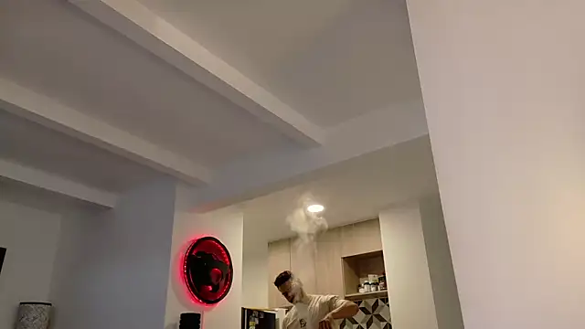 Snapshot of tony_muscle chatting on 11-24-25, 09:47 tony muscle online show from 11-24-25, 09:47