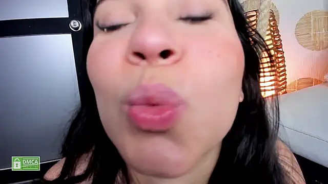 aisha   online show from 12-20-24, 04:14