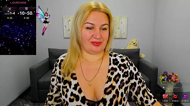 Lili Crossi online show from 11-18-25, 06:51