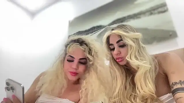 Snapshot of Susandolls chatting on 10-20-25, 10:05 Susandolls online show from 10-20-25, 10:05