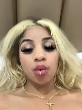 Snapshot of Susandolls chatting on 10-24-25, 08:55 Susandolls online show from 10-24-25, 08:55