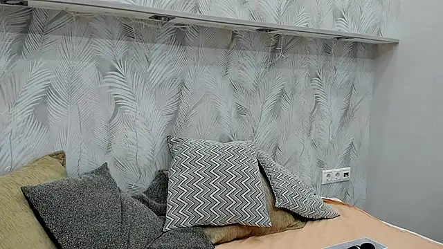 Miss you kiss online show from 12-19-24, 08:23