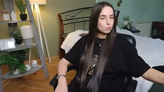 AuroraAksnesss online show from 02-13-25, 10:44