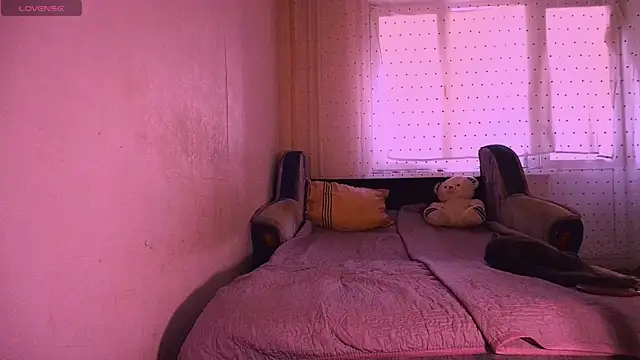 Snapshot of Chloe_strip chatting on 09-15-25, 04:56 Chloe strip online show from 09-15-25, 04:56