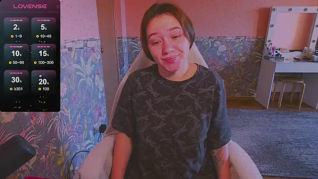 Snapshot of Chloe_strip chatting on 09-29-25, 02:27 Chloe strip online show from 09-29-25, 02:27