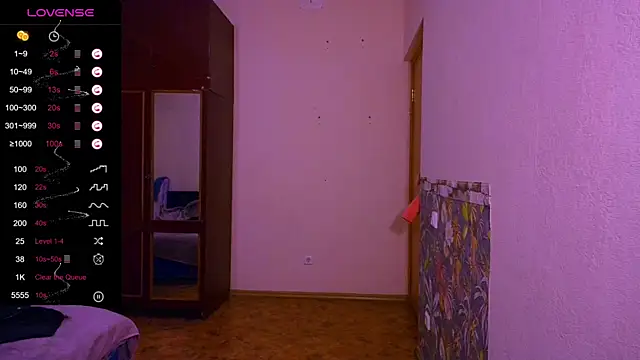 Snapshot of Chloe_strip chatting on 10-17-25, 04:42 Chloe strip online show from 10-17-25, 04:42