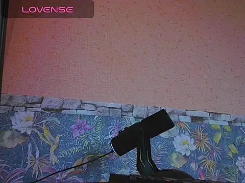 Snapshot of Chloe_strip chatting on 10-20-25, 05:52 Chloe strip online show from 10-20-25, 05:52