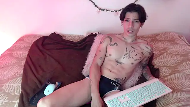 Apolo Hidalgo01 online show from 12-25-24, 04:43