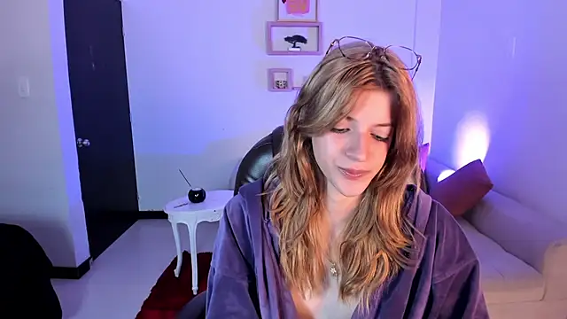 Nora Vennucci online show from 02-12-25, 12:16