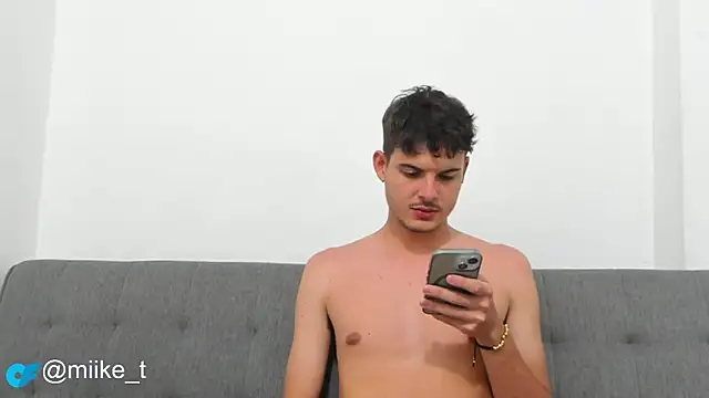 Snapshot of im_miike chatting on 03-02-25, 08:16 im miike online show from 03-02-25, 08:16