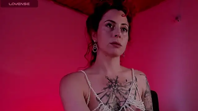 Snapshot of Borbala_Iggy chatting on 12-25-24, 05:26 Borbala Iggy online show from 12-25-24, 05:26