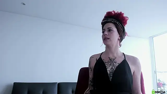 Snapshot of Borbala_Iggy chatting on 02-08-25, 02:16 Borbala Iggy online show from 02-08-25, 02:16