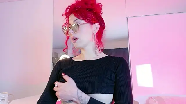 Snapshot of Borbala_Iggy chatting on 10-18-25, 07:47 Borbala Iggy online show from 10-18-25, 07:47