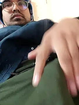 Snapshot of Hotrayyy chatting on 12-16-25, 01:05 Hotrayyy online show from 12-16-25, 01:05