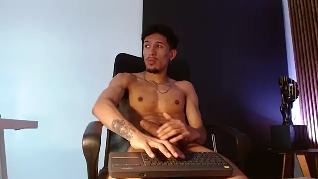 Snapshot of rafael_stone chatting on 01-29-25, 09:44 rafael stone online show from 01-29-25, 09:44