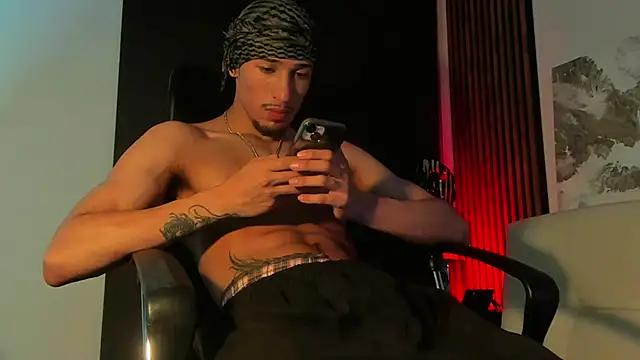 Snapshot of rafael_stone chatting on 03-08-25, 08:33 rafael stone online show from 03-08-25, 08:33