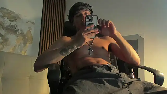 Snapshot of rafael_stone chatting on 03-22-25, 02:48 rafael stone online show from 03-22-25, 02:48