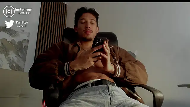 Snapshot of rafael_stone chatting on 09-27-25, 11:32 rafael stone online show from 09-27-25, 11:32