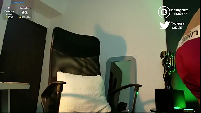 Snapshot of rafael_stone chatting on 10-14-25, 02:01 rafael stone online show from 10-14-25, 02:01