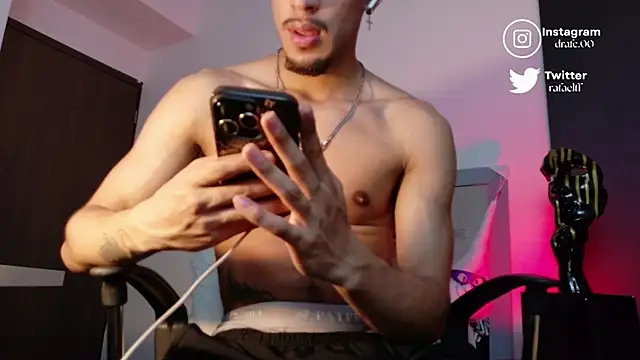 Snapshot of rafael_stone chatting on 10-22-25, 02:23 rafael stone online show from 10-22-25, 02:23