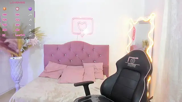 kendra tay online show from 11-28-25, 03:31