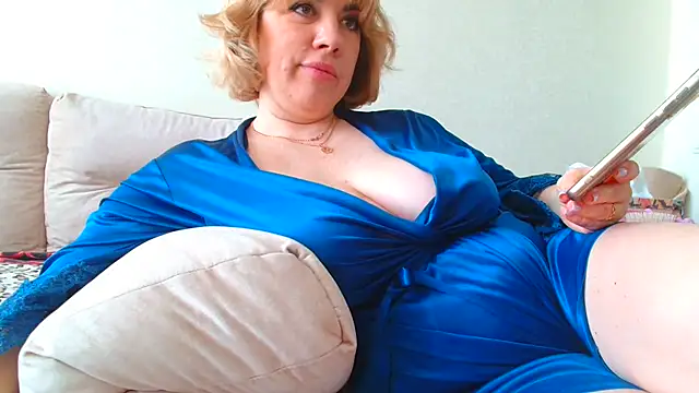 Snapshot of Brionia chatting on 02-18-25, 10:49 Brionia online show from 02-18-25, 10:49