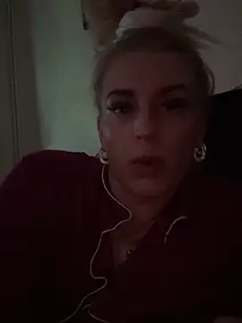 Snapshot of Barbie_26 chatting on 03-19-25, 11:47 Barbie 26 online show from 03-19-25, 11:47