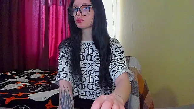 Hi Kitti online show from 03-13-25, 05:11