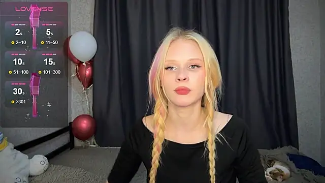 Snapshot of lisa_barbie chatting on 12-13-24, 01:01 lisa barbie online show from 12-13-24, 01:01