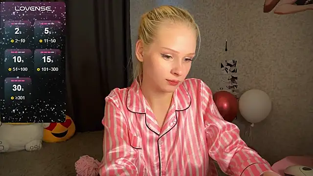 Snapshot of lisa_barbie chatting on 12-21-24, 07:03 lisa barbie online show from 12-21-24, 07:03