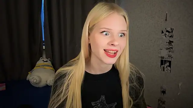 Snapshot of lisa_barbie chatting on 01-08-25, 11:43 lisa barbie online show from 01-08-25, 11:43