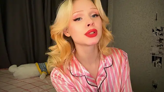 Snapshot of lisa_barbie chatting on 01-22-25, 04:33 lisa barbie online show from 01-22-25, 04:33