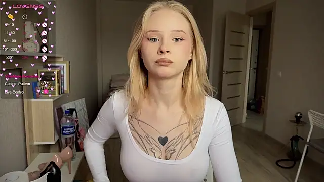 Snapshot of lisa_barbie chatting on 09-14-25, 01:32 lisa barbie online show from 09-14-25, 01:32