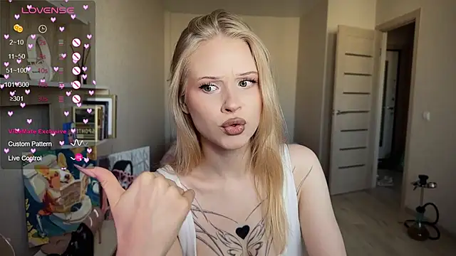 Snapshot of lisa_barbie chatting on 09-19-25, 01:56 lisa barbie online show from 09-19-25, 01:56