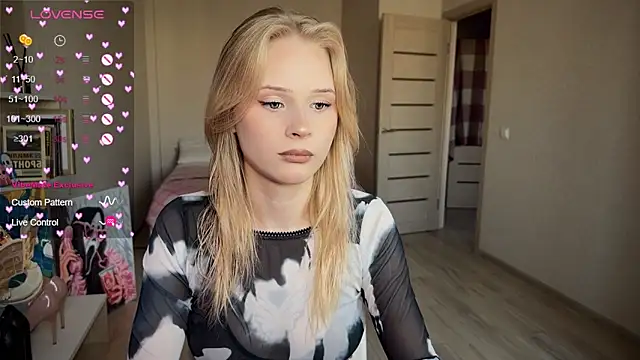 Snapshot of lisa_barbie chatting on 09-21-25, 02:08 lisa barbie online show from 09-21-25, 02:08