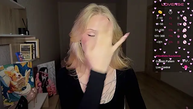 Snapshot of lisa_barbie chatting on 09-25-25, 02:32 lisa barbie online show from 09-25-25, 02:32