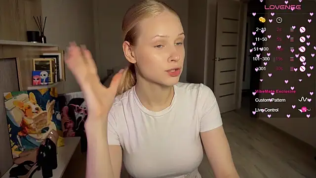 Snapshot of lisa_barbie chatting on 10-06-25, 08:12 lisa barbie online show from 10-06-25, 08:12