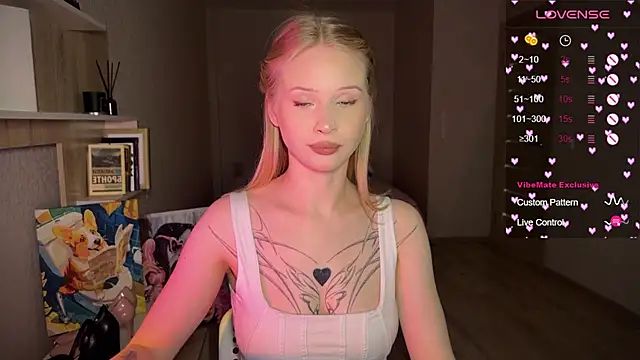 Snapshot of lisa_barbie chatting on 10-11-25, 06:28 lisa barbie online show from 10-11-25, 06:28