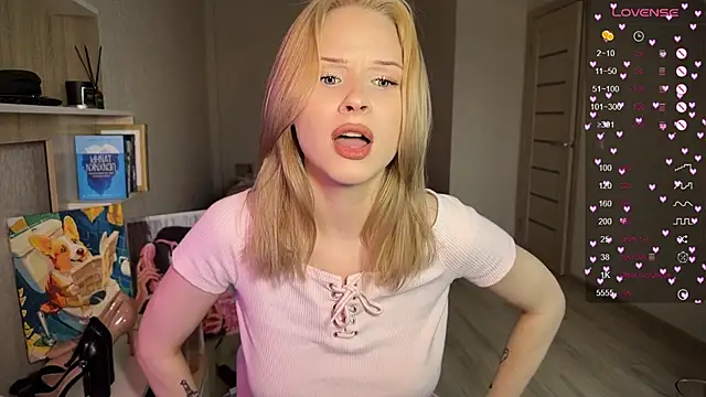 Snapshot of lisa_barbie chatting on 10-22-25, 08:03 lisa barbie online show from 10-22-25, 08:03